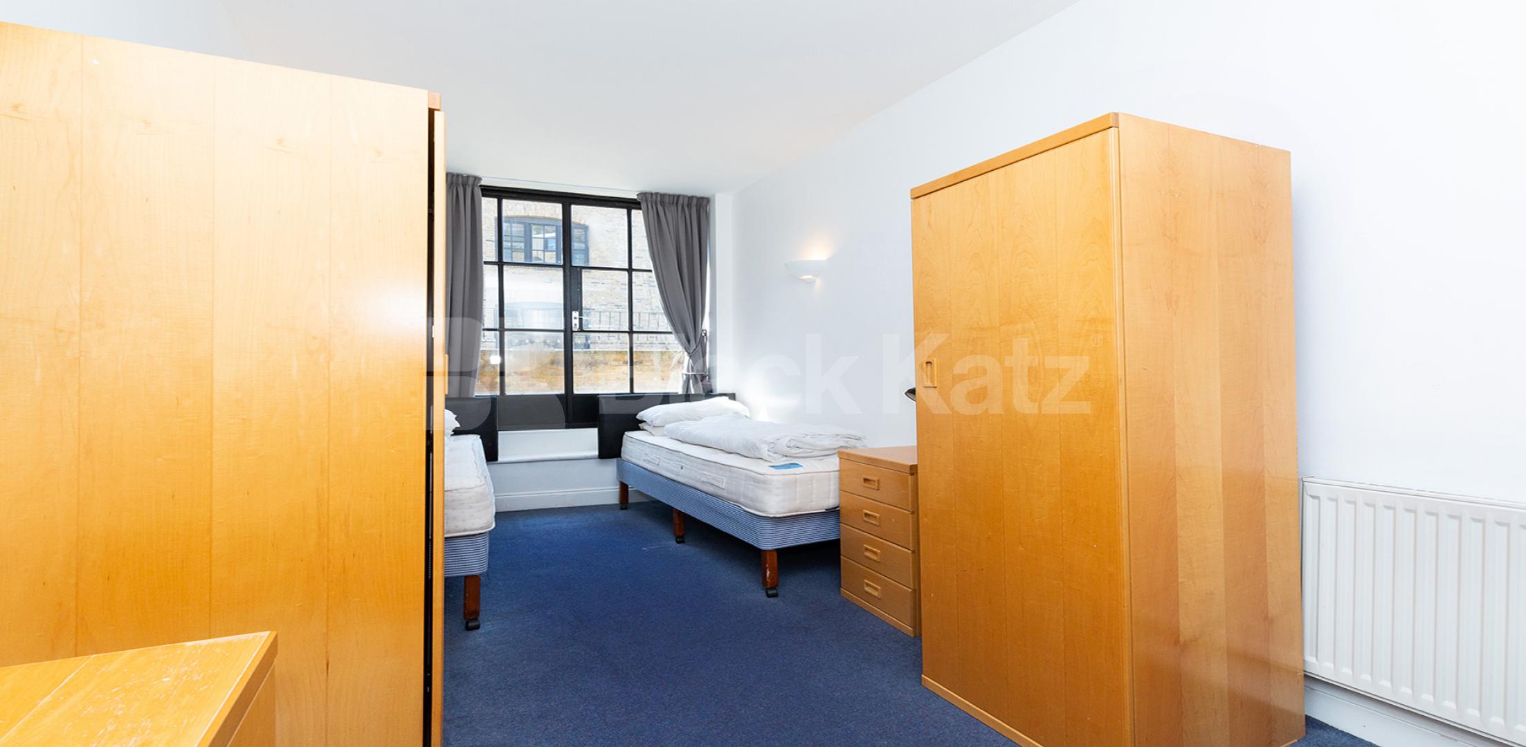 			WAREHOUSE CONVERSION, 2 Bedroom, 1 bath, 1 reception Apartment			 Crawford Passage EC1R, FARRINGDON / HOLBORN